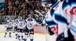 Liberečtí hokejisté včele s Petrem Jelínkem se radují z gólu
