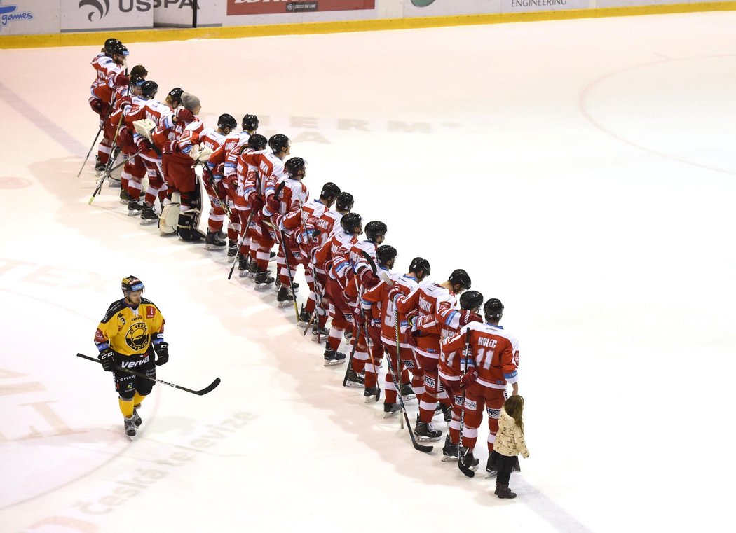 Olomoučtí hokejisté si užívají výhru nad Litvínovem
