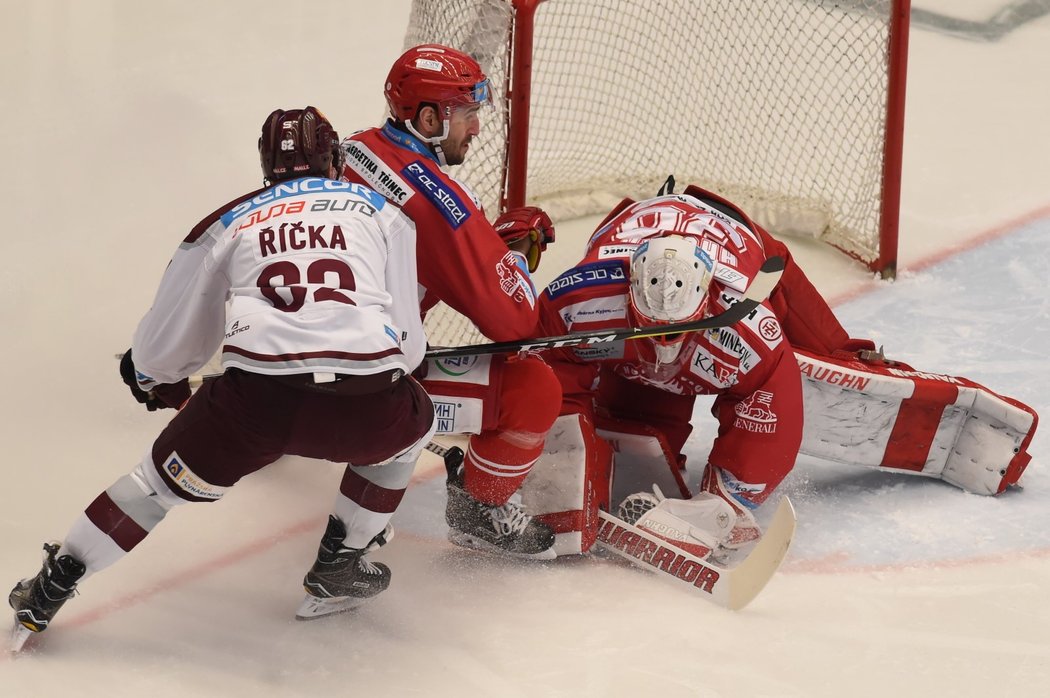 Sparťan Robert Říčka si nepřišel na Oceláře Šimona Hrubce