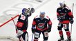 Hokejisté Chomutova se radují z výhry nad Pardubicemi