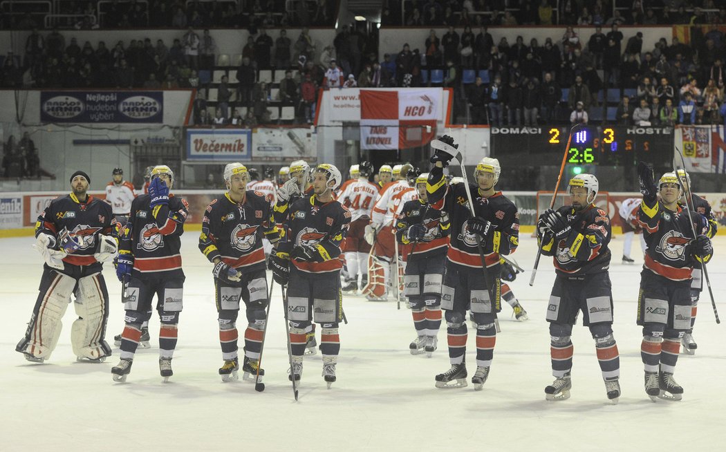 Pirátská radost. Chomutov v 10. kole baráže zvítězil 3:2 v prodloužení nad Olomoucí a drží naději na udržení se v extralize