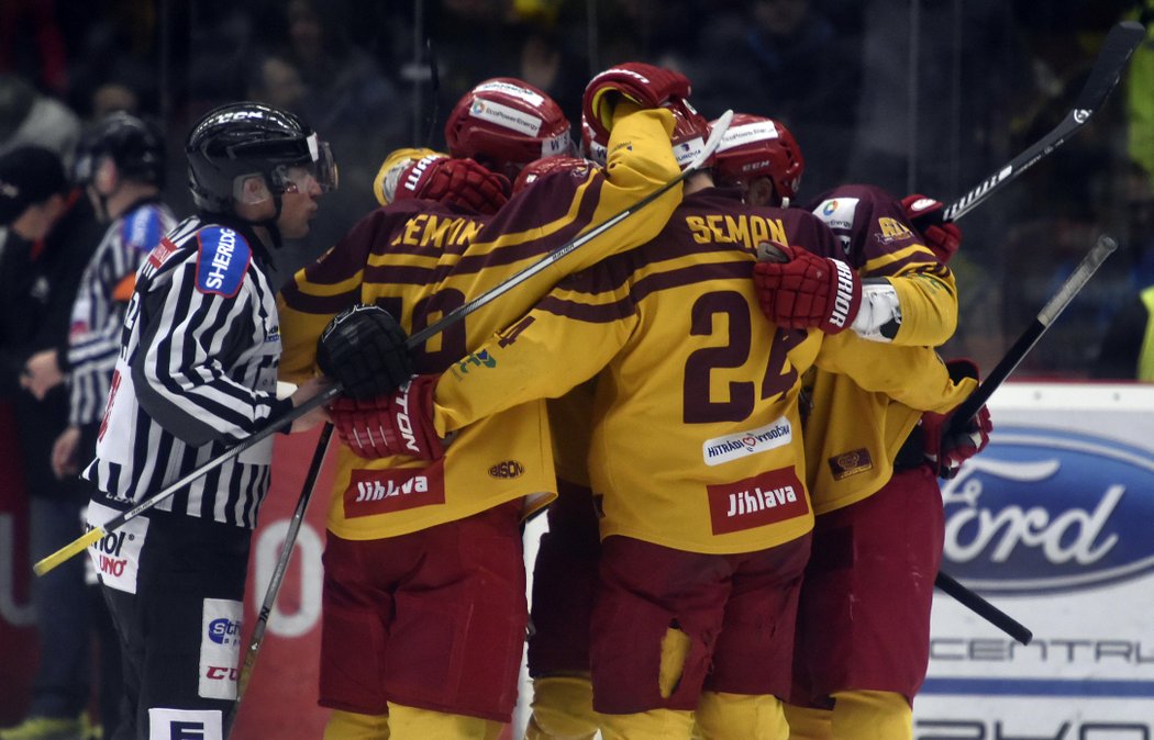 Jihlava zdolala Karlovy Vary 3:2 po nájezdech a vede baráž o čtyři body!