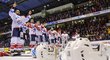Hokejisté Dynama Pardubice se radují z extraligové záchrany