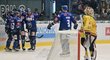 Hokejisté Kladna slaví gól do sítě Maxima Žukova