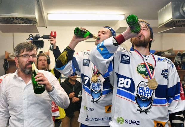 Bratři Hynek (vpravo) a Radim (uprostřed) Zohornové za sebou nechal nesmazatelnou společnou stopu v brněnské Kometě Bratři Hynek (vpravo) a Radim (uprostřed) Zohornové za sebou nechal nesmazatelnou společnou stopu v brněnské Kometě