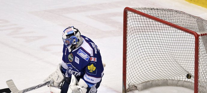 brankář Marek Čiliak nestačil na střelu Skinnera