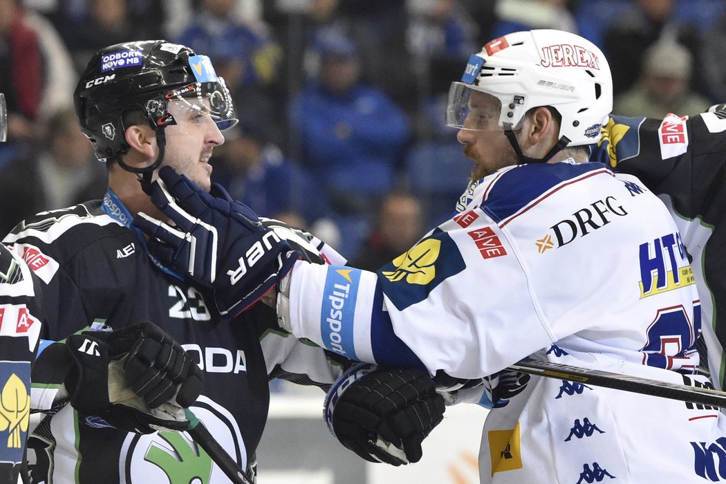 Zleva Jiří Kučný z Mladé Boleslavi a Jakub Koreis z Brna