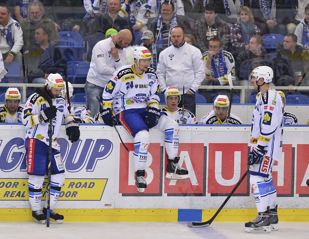 Hokejisté brněnské Komety smutní po třetím prohraném zápase ve finále play off