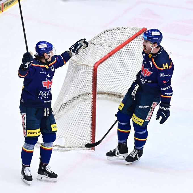 ONLINE: Motor - Sparta 1:0, Pardubice hostí derby s Hradcem. Kometa proti Litvínovu ONLINE: Motor - Sparta 1:0, Pardubice hostí derby s Hradcem. Kometa proti Litvínovu