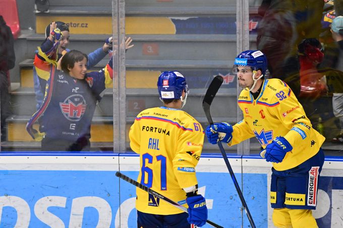 Motor přetlačil Olomouc, o výhře Komety rozhodoval nájezd. Pardubice - Karlovy Vary 5:2 Motor přetlačil Olomouc, o výhře Komety rozhodoval nájezd. Pardubice - Karlovy Vary 5:2