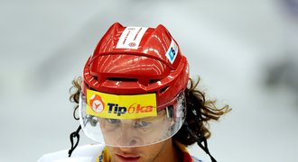 Jediný zápas a bitkař Verot v Třinci skončil, vrací se do KHL