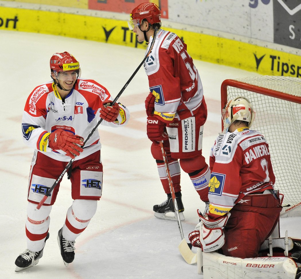 Českobudějovický Mikeska odjíždí slavit vyrovnávací gól na 2:2