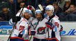 Chomutovští hokejisté se radují z vyrovnávací branky Petra Koblasy v utkání baráže proti Kladnu