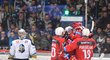 Pardubičtí hokejisté se radují z gólu v utkání 2. kola baráže o Tipsport extraligu na ledě Kladna