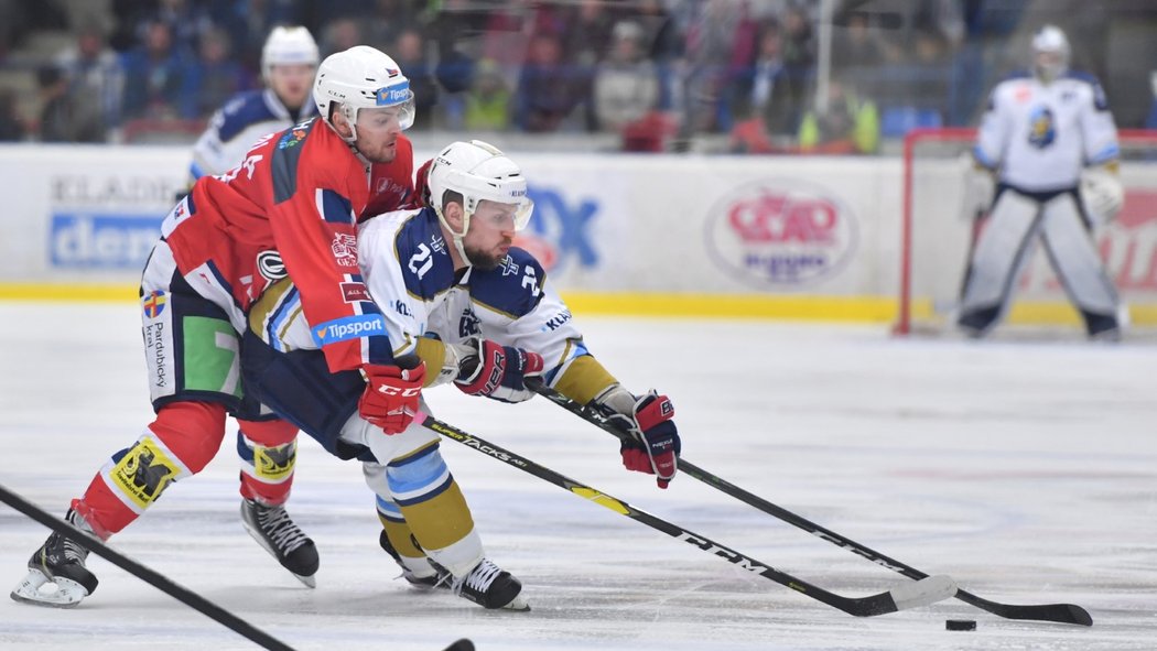 Ondřej Machala v dresu Pardubic, v juniorce Dynama hrál s Martinem Petrusem