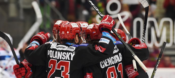 Třinecký útočník David Ciencala si v sedmém duelu play off proti Pardubicím připsal neuvěřitelných 7 asistencí