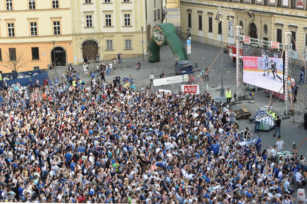 K velkoplošné obrazovce přišlo více než šest tisíc fanoušků Komety