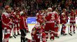 Zklamaní hokejisté Třince po rozhodující finálové porážce s Litvínovem