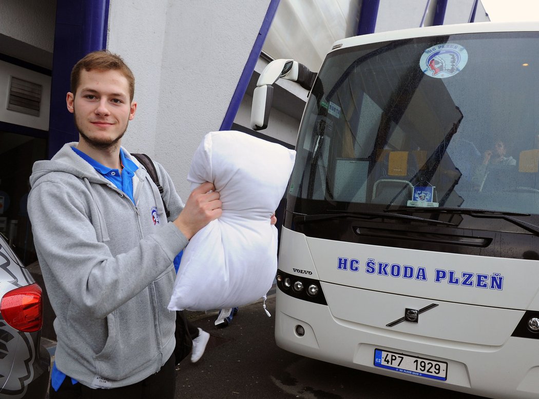 Marek Mazanec si do autobusu nezapomněl přibalit polštářek