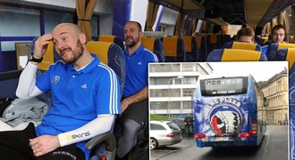 Hurá za mečbolem! Autobusem se do Zlína trmácel i boss Straka