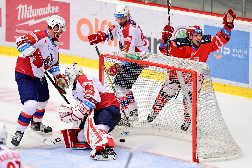 Hradec i podruhé porazil Pardubice v Generali Česká Cup, výsledek ale v tuto chvíli nikdo řešit nebude. Stěžejní hokejové otázky jsou jinde