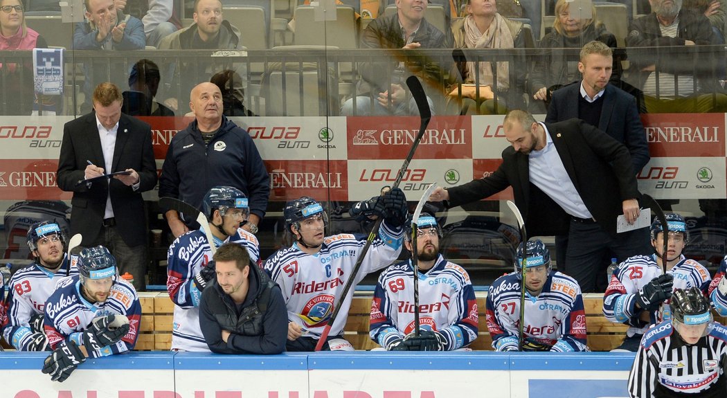 Rostislav Olesz skončil ve Vítkovicích kvůli neshodám s trenéry Jakubem Petrem a Pavlem Trnkou. Jak si kritizovaní trenéři poradí s výrazně oslabeným kádrem?