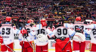 VIDEO: Hradec smetl lídra, Litvínov doma Spartu. Kometa zdolala Liberec 3:0