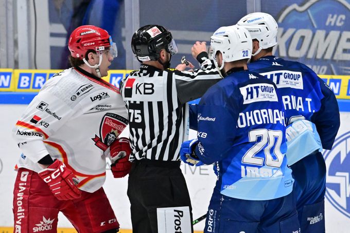 Hradecké tyčky a vítězný gól z videa. Teď sbíráme body těžce, ulevil si bek Komety Zábranský Hradecké tyčky a vítězný gól z videa. Teď sbíráme body těžce, ulevil si bek Komety Zábranský