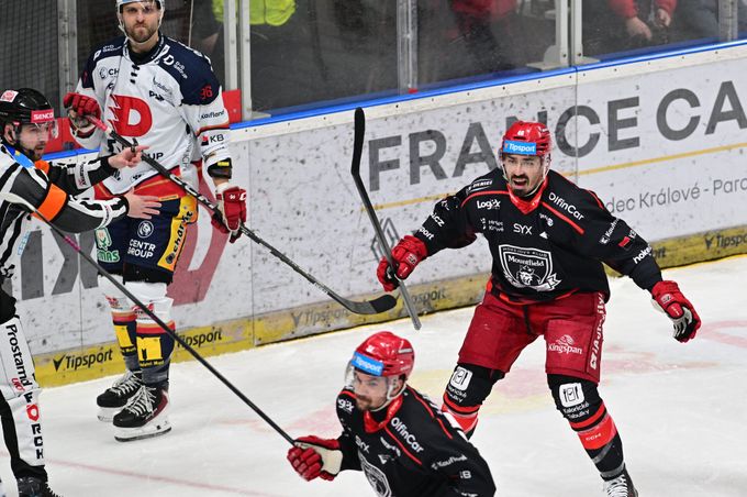 ONLINE: Hradec - Pardubice 2:0. Liberec hostí Plzeň, dopolední výhra Ocelářů ONLINE: Hradec - Pardubice 2:0. Liberec hostí Plzeň, dopolední výhra Ocelářů