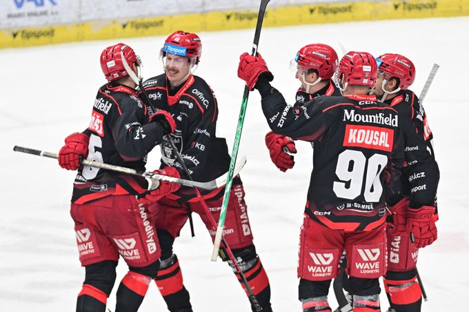 ONLINE: Hradec - Pardubice 2:0. Kometa vede v Litvínově, dopolední výhra Ocelářů ONLINE: Hradec - Pardubice 2:0. Kometa vede v Litvínově, dopolední výhra Ocelářů