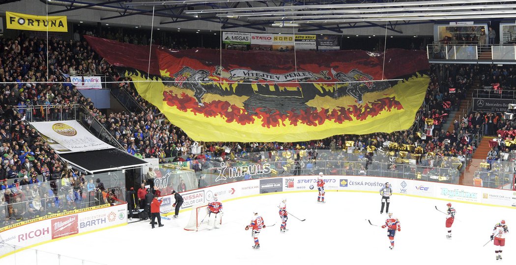 Fanoušci Hradce si připravili pro Pardubice choreo