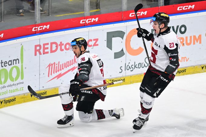 ONLINE: Hradec Králové - Sparta 0:1. Sesadí Pražané Třinec z čela? Kometa vede nad Kladnem ONLINE: Hradec Králové - Sparta 0:1. Sesadí Pražané Třinec z čela? Kometa vede nad Kladnem