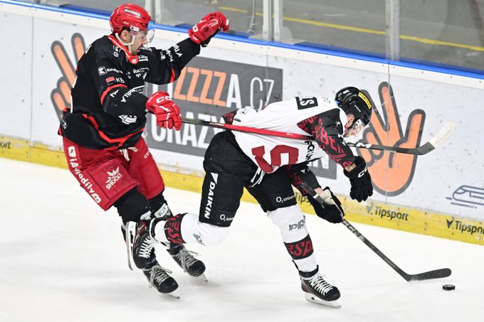 ONLINE: Hradec Králové - Sparta 0:0. Sesadí Pražané Třinec z čela? Kometa vede v Kladně ONLINE: Hradec Králové - Sparta 0:0. Sesadí Pražané Třinec z čela? Kometa vede v Kladně