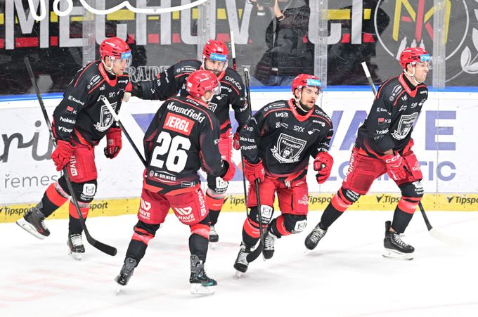 V prodloužení s prázdnou bránou. Hradci vyšel risk, Vítkovice sekl už potřinácté v řadě V prodloužení s prázdnou bránou. Hradci vyšel risk, Vítkovice sekl už potřinácté v řadě