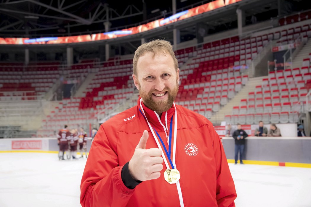 Marek Malík se jako trenér třinecké juniorky mohl těšit z extraligového titulu