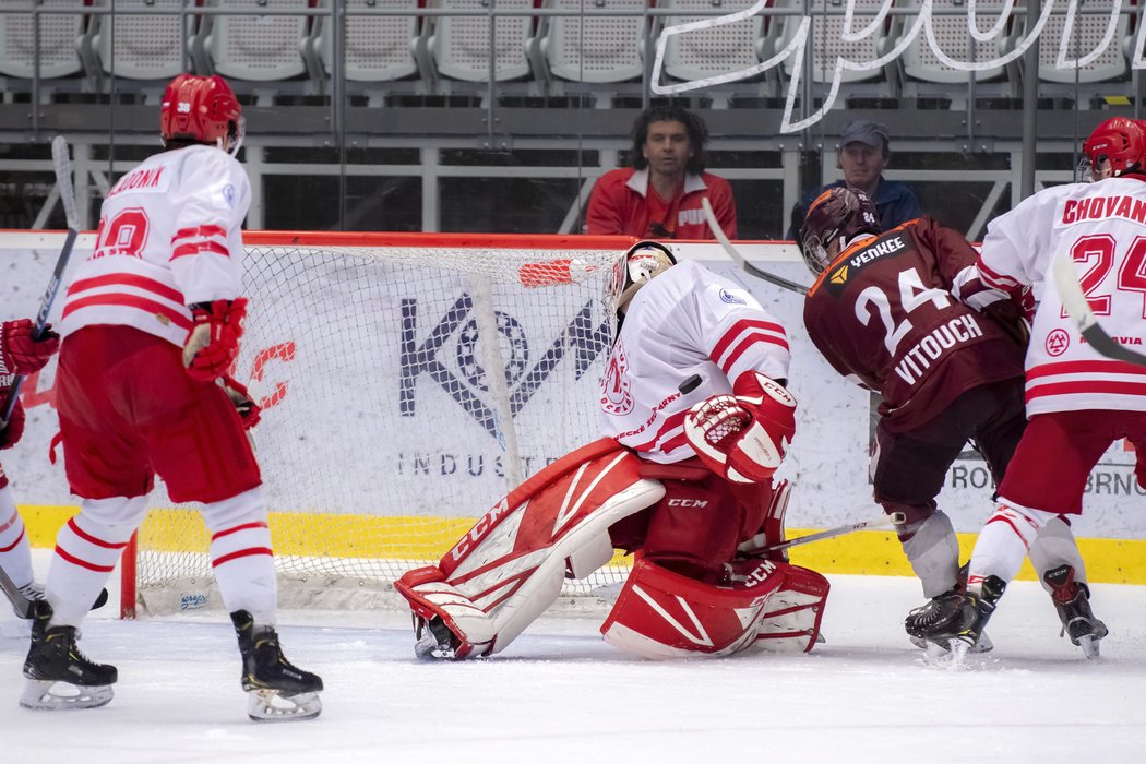 V jednom utkání finále juniorské extraligy proti Spartě šlo na Nicka Malíka šedesát střel, pustil jen tři