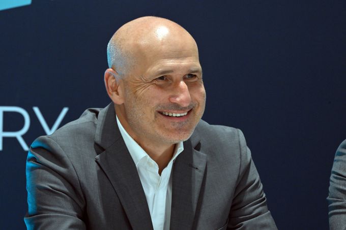 Šéf Varů o partnerství s BYD, Jaksovi i Tralmaksovi: Dostal jsem SMS, že u nás nechce hrát Šéf Varů o partnerství s BYD, Jaksovi i Tralmaksovi: Dostal jsem SMS, že u nás nechce hrát