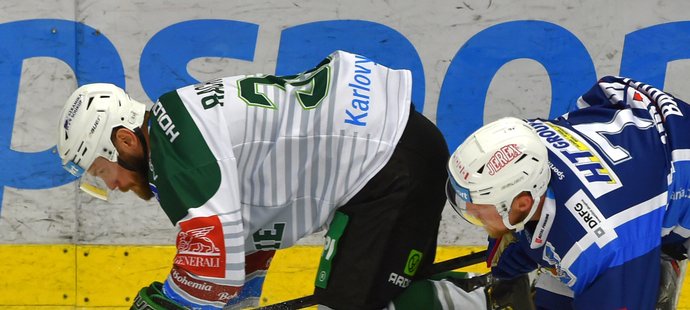 Hokejisté Komety Brno vyhráli v dohrávce 6. kola extraligy na ledě Karlových Varů 4:3, bodovali popáté za sebou a díky čtvrté výhře v sezoně se posunuli na šesté místo tabulky.