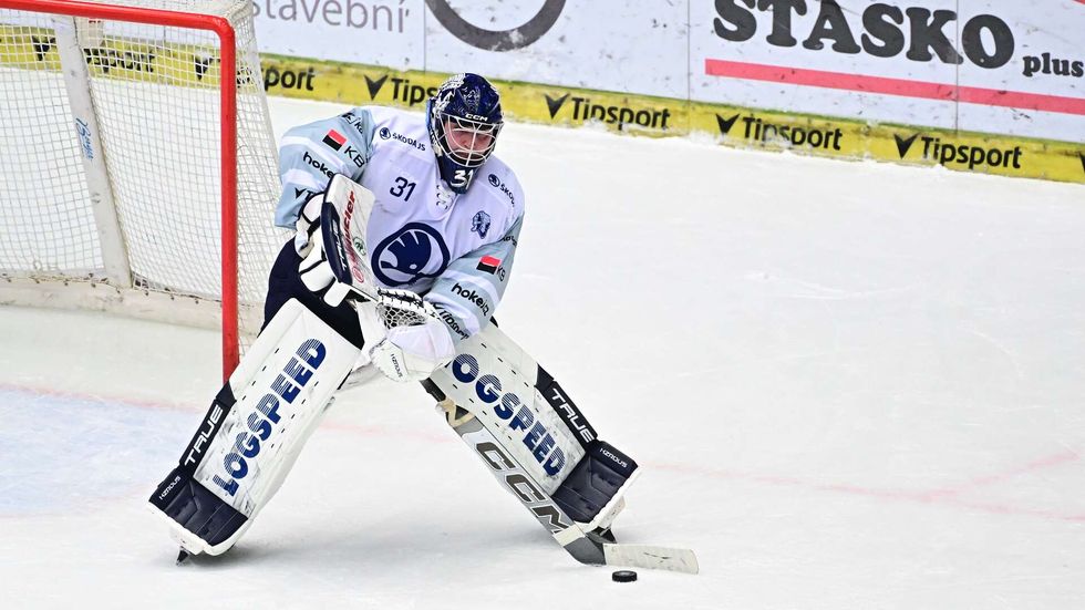 Plzeňský brankář Nick Malík v utkání proti Karlovým Varům