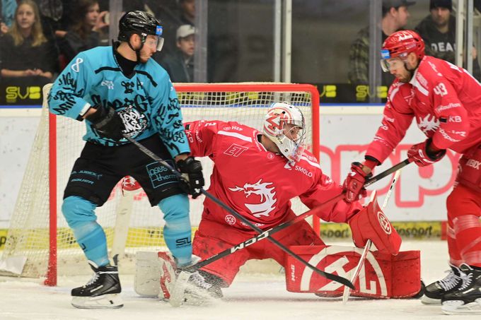 ONLINE: Vary - Třinec 0:0. Extraliga nezvykle už v poledne! Sparta hraje v Pardubicích ONLINE: Vary - Třinec 0:0. Extraliga nezvykle už v poledne! Sparta hraje v Pardubicích
