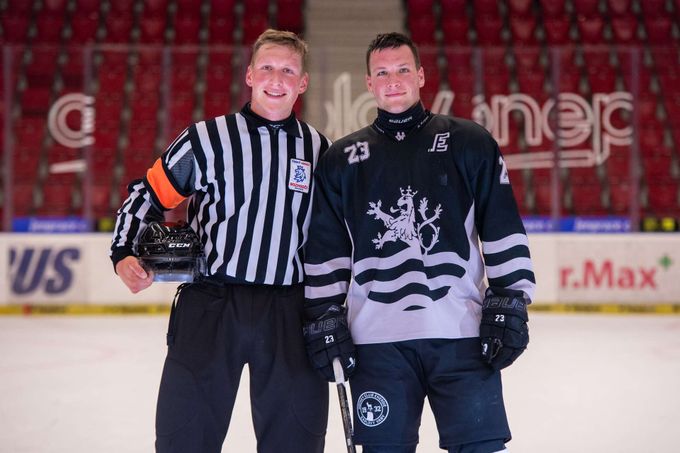 Vampola, Petružálek, Frodl a teď Jiskra. Sudí se zranil, zaskočil bratr útočníka Energie Vampola, Petružálek, Frodl a teď Jiskra. Sudí se zranil, zaskočil bratr útočníka Energie