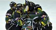 Karlovarští hokejisté se radují z gólu proti druhému Hradci