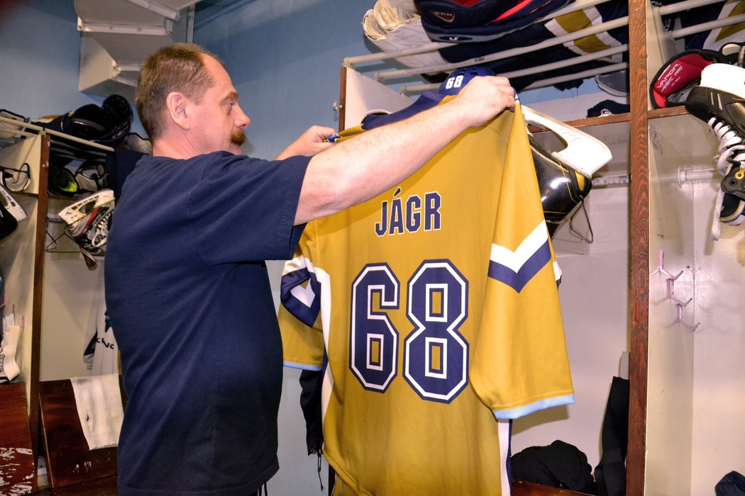 Special golden jersey for Jaromir Jagr