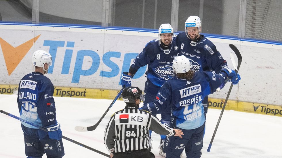 Hráči Komety se radují z gólu