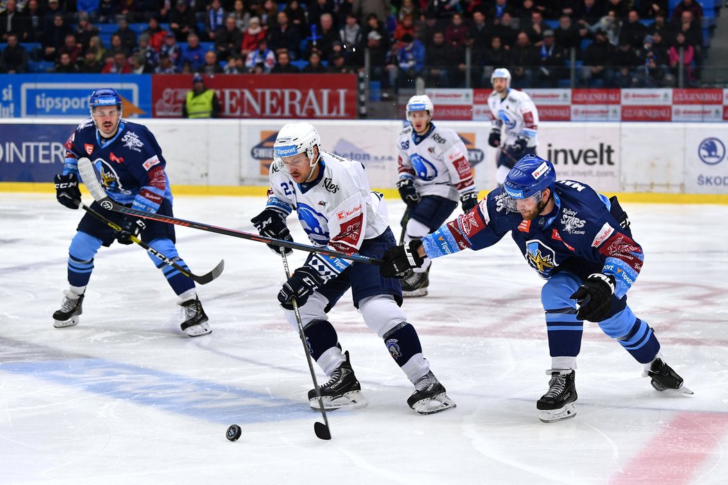 Plzeňský Petr Straka uniká kladenskému soupeři