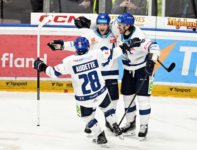 Kladno ve formě, po prodloužení porazilo i Spartu. Pardubice - Vítkovice 4:1 Kladno ve formě, po prodloužení porazilo i Spartu. Pardubice - Vítkovice 4:1