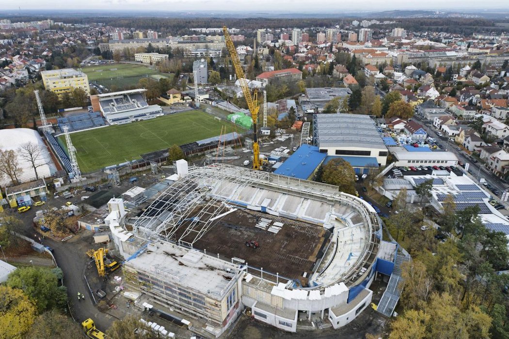 Pohled z výšky na rekonstruovaný kladenský zimní stadion