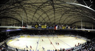 V Kladně mají problém. Střecha stadionu nevydrží zátěž sněhu