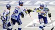 Hokejisté Komety Brno Jiří Dopita a Roman Erat (vpravo) se radují z gólu.