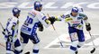 Hokejisté Komety Brno Jiří Dopita a Roman Erat (vpravo) se radují z gólu.